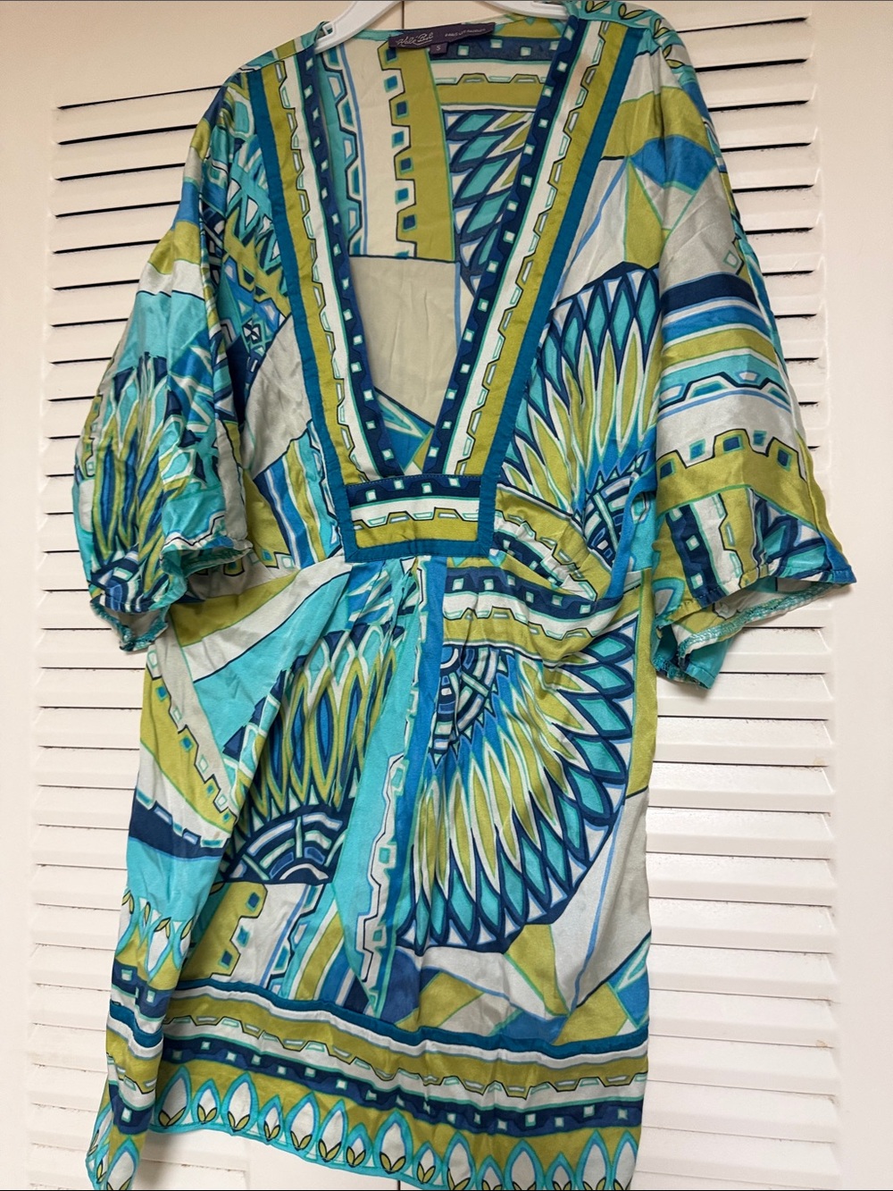Source Unknown Blue, Teal and Green Patterned V-Neck Blouse
